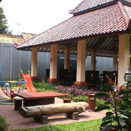 3C Familia Residence Yogyakarta Extérieur photo