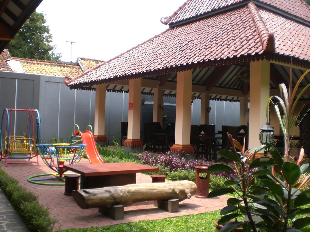 3C Familia Residence Yogyakarta Extérieur photo